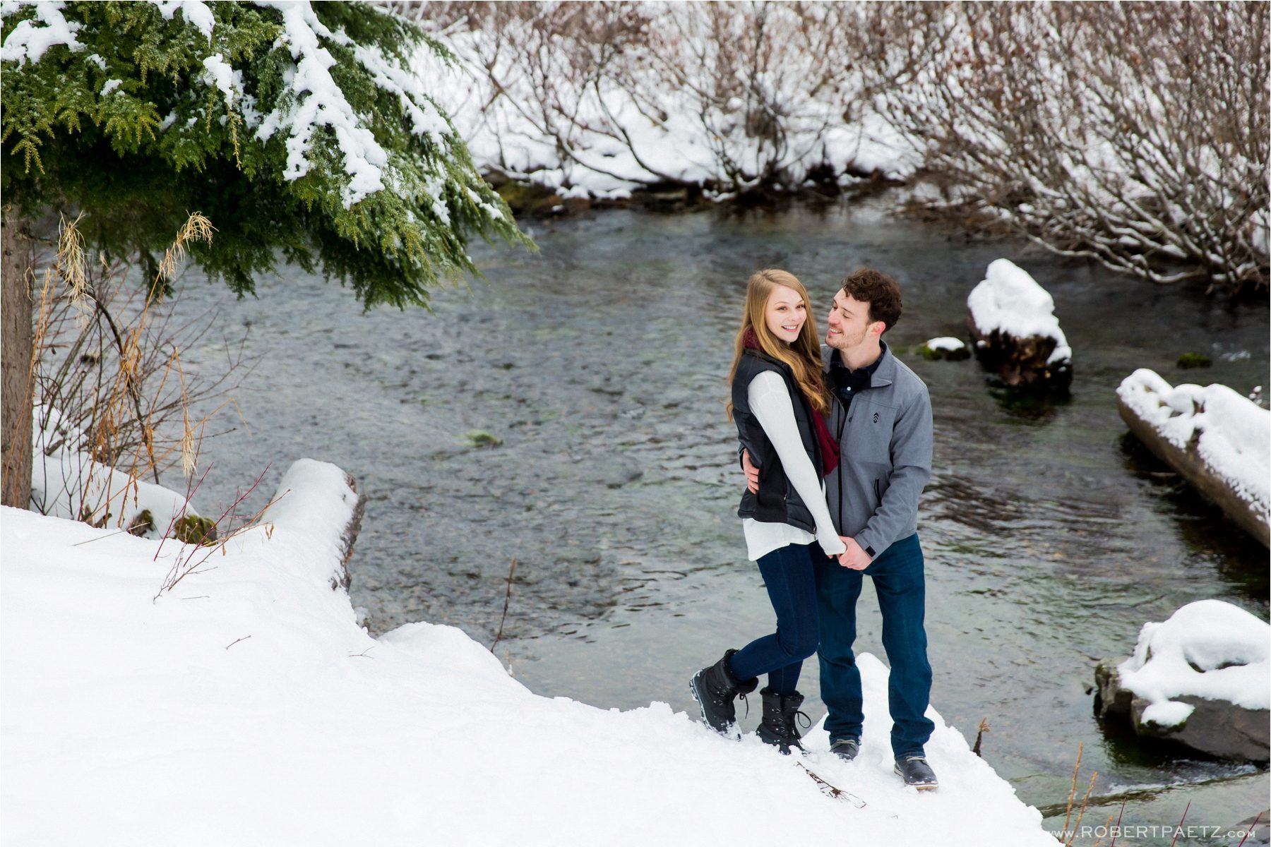 A Snoqualmie engagement photography session in the snow outside of Seattle, Washington, photographed by the destination wedding photographer Robert Paetz. 